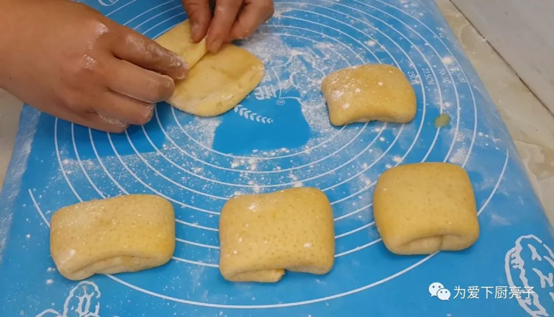 1斤麵粉，1勺白糖，掌握3個技巧，新手也能一次成功，香酥又好吃