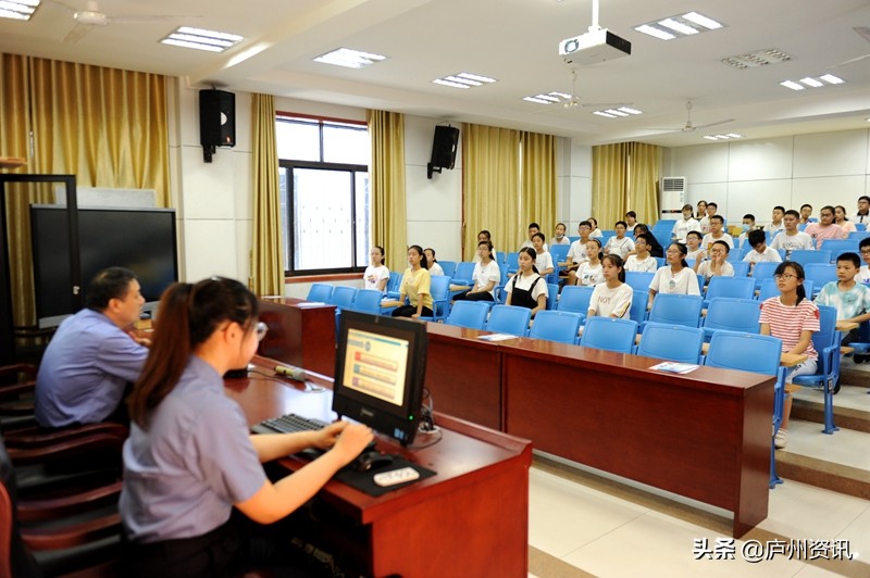 合肥瑶海区检察院检察长走进校园现场普法护航青少年健康成长