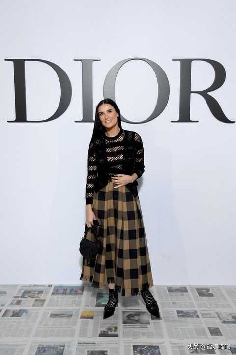 Dior2020秋冬女装秀，格纹流苏和天鹅绒包，打造迪奥女士