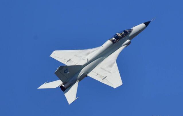 首飞一年就出口，我国这款小飞机凭什么比枭龙