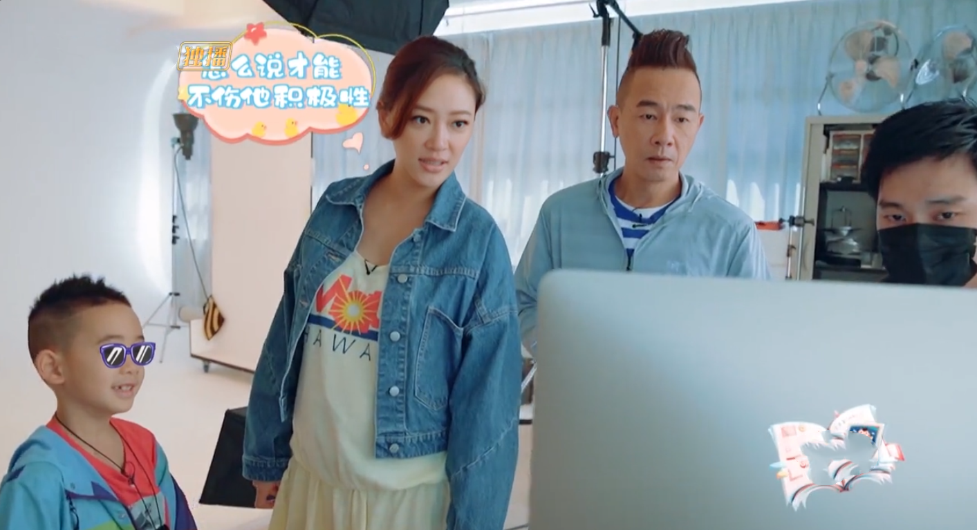 攝影小白陳小春為給應采兒、小小春、HOHO拍照，學習新技術