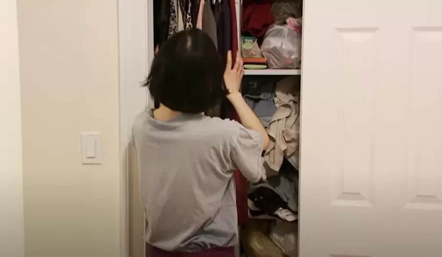 20年不买衣服，垃圾桶里捡食物，她在纽约省出了一套房？