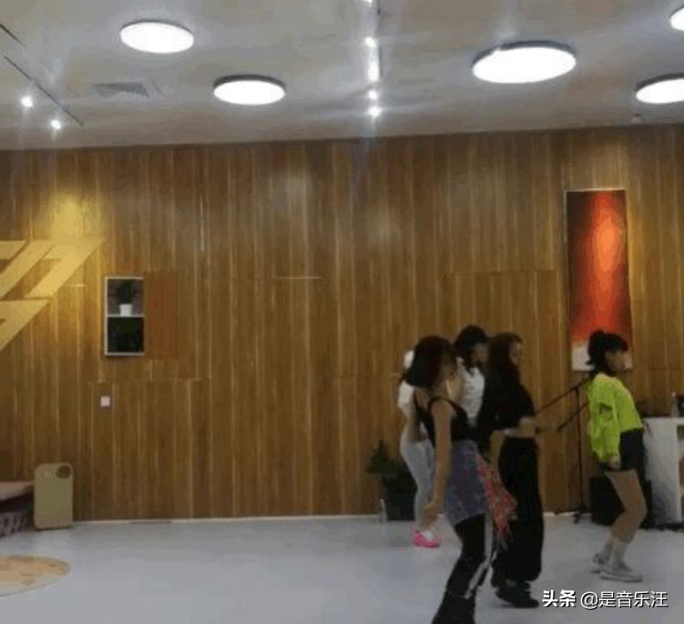 姐姐们开启“兴风作浪”模式，节目组也没辙，这下有好戏看了