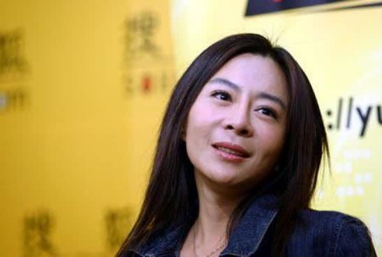 她是刘德华一见钟情的恋人，颜值超高，两人的定情信物非常特别