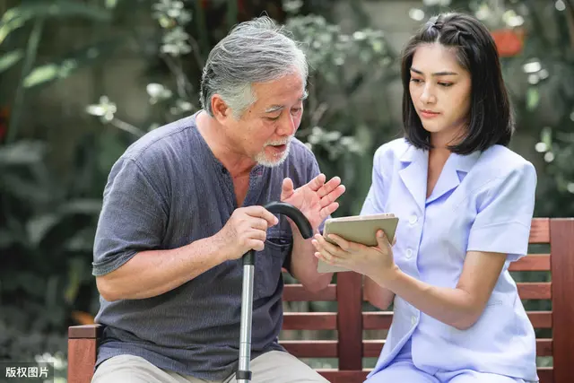 今年养老金上涨，是按工龄计算吗？