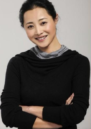 结婚不见父亲身影，直言三年不拍父亲的戏，张