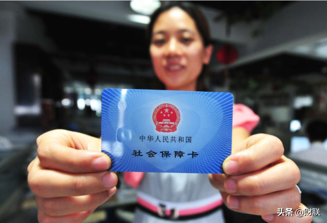 2021年，养老金17连涨稳了！4月底出台相关政策，涉及到上亿老人