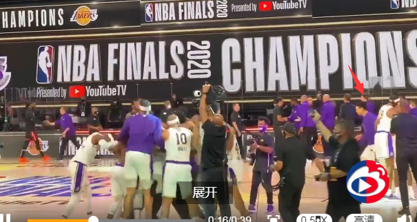 【影片】一哥過來祝賀對手，格林發現後立馬放棄與隊友慶祝，第一時間先過去擁抱！-黑特籃球-NBA新聞影音圖片分享社區