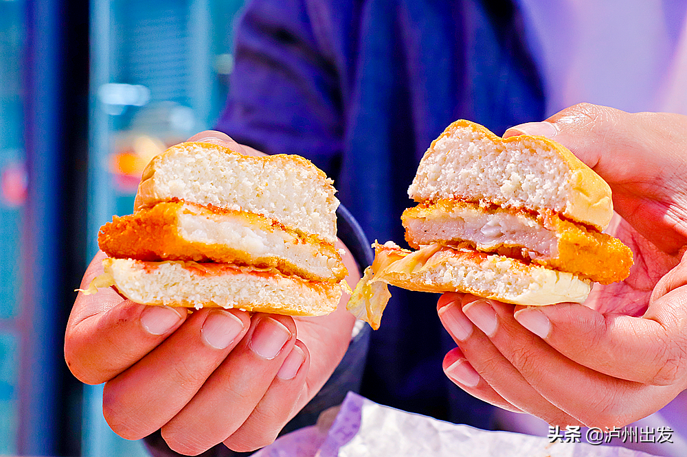 Can pull silk, can shed juice! Lu city Jing shows Aoteman thematic hamburger inn! Adjoining child is greedy cried