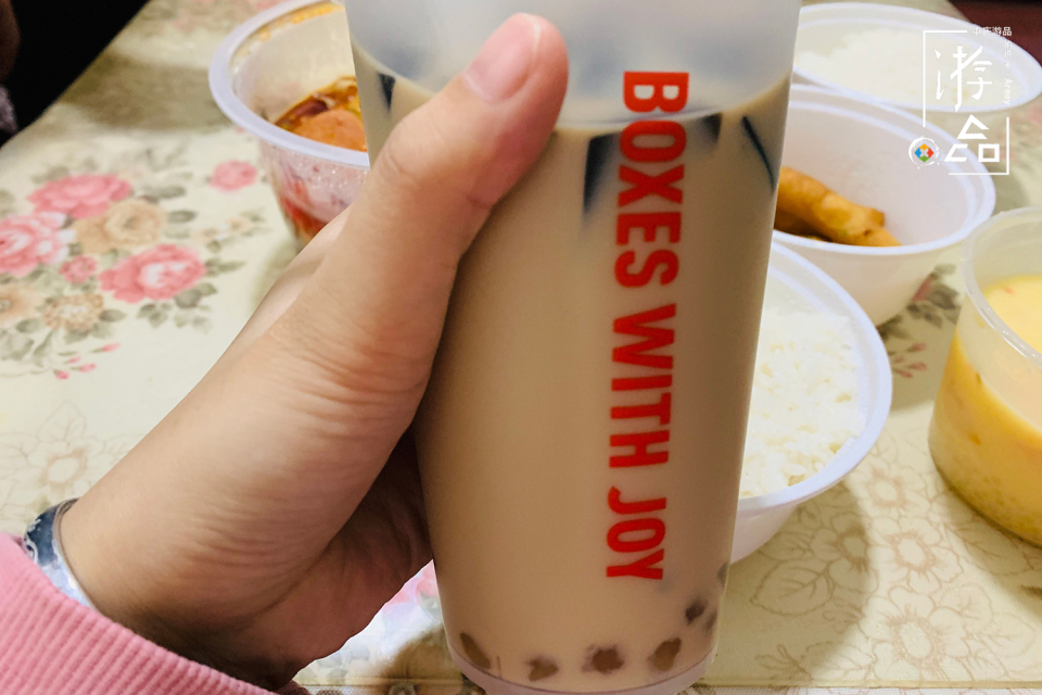 重庆49元麻辣烫测评：9荤8素，超乎想象，2个人都吃撑了