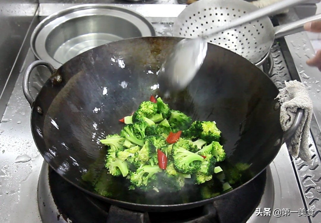 圖片[6]-蒜蓉西藍花正確做法 爽口解膩 制作簡單-起舞食譜網(wǎng)