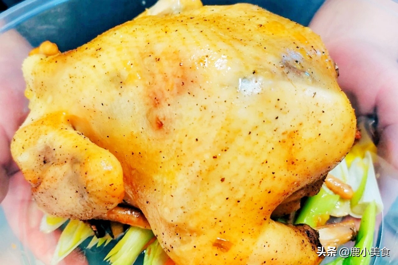 难怪烧腊店的盐焗鸡金黄好吃，原来秘诀在“2料”，免费分享学习