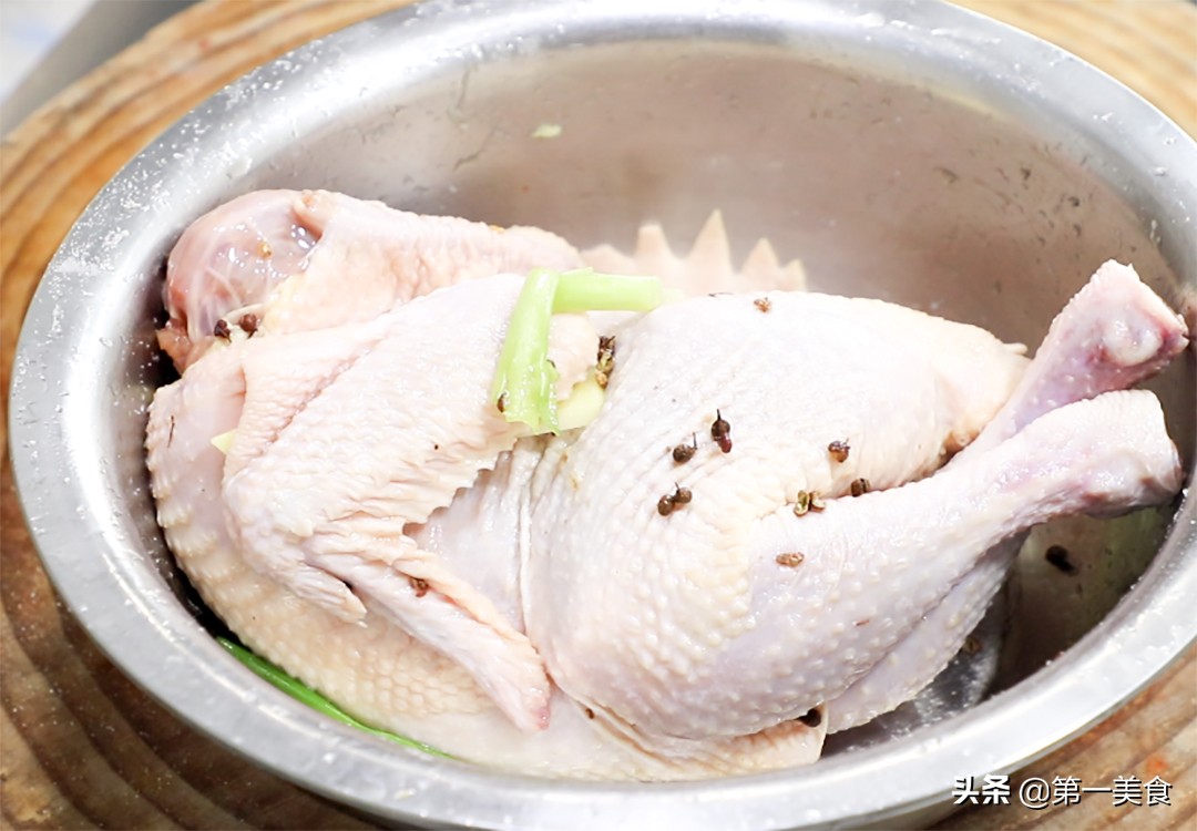 图片[3]-清蒸小公鸡做法 一腌一蒸2种吃法 咸香入骨 越吃越香-起舞食谱网