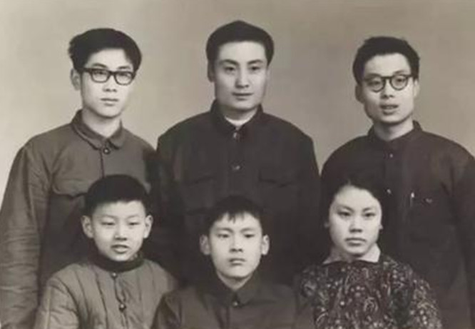 娃哈哈宗庆后：42岁创业，3次问鼎首富，76岁却二次创业，为啥？