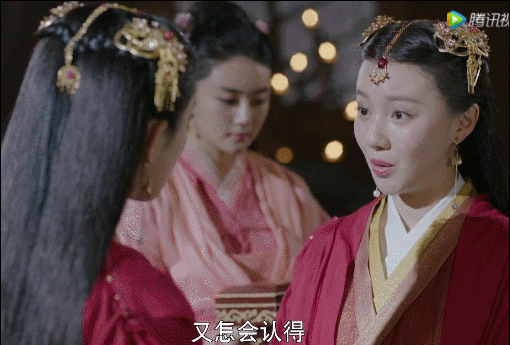 同一部剧中，当女配和女主造型一样，就很考验