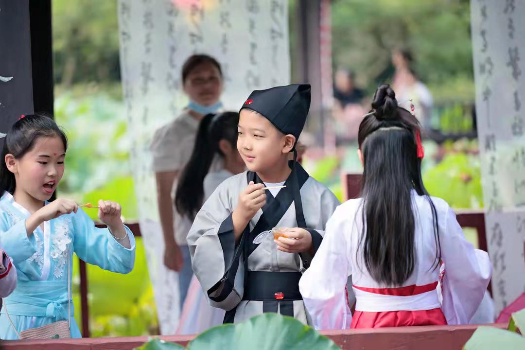 郫都区望丛祠举办“月满中秋，雅聚望丛”中秋游园活动