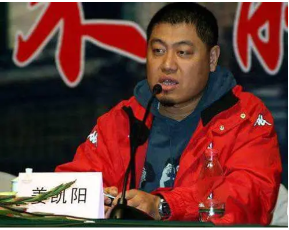 “可云”徐露：巅峰期退隐，嫁大7岁男友，46岁