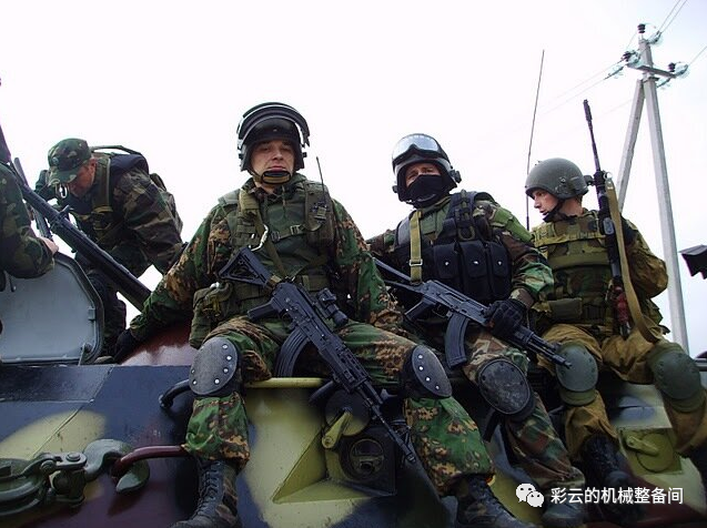 拥有多种口径的AK-100系列，一开始就为了恰烂钱