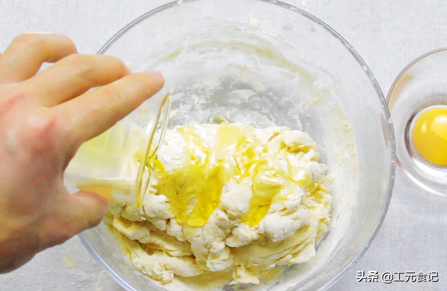 孩子最爱酸奶豆沙面包，不蒸不烤电饭煲一按，松软香甜比买的好吃