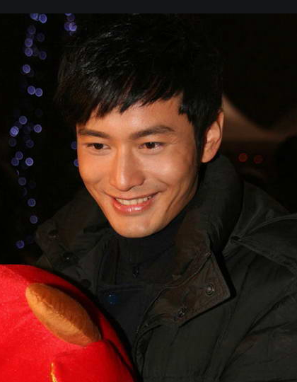 从万人爱到"滚出娱乐圈"的黄晓明，154万