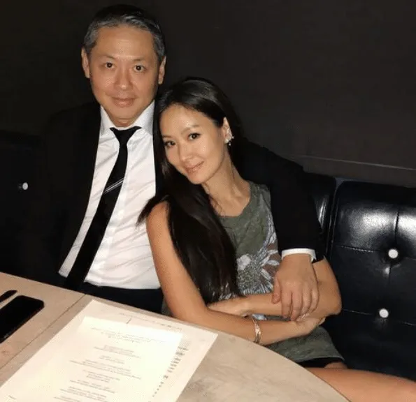 13岁就被富豪看上，花了6年终于追到手，婚后劳