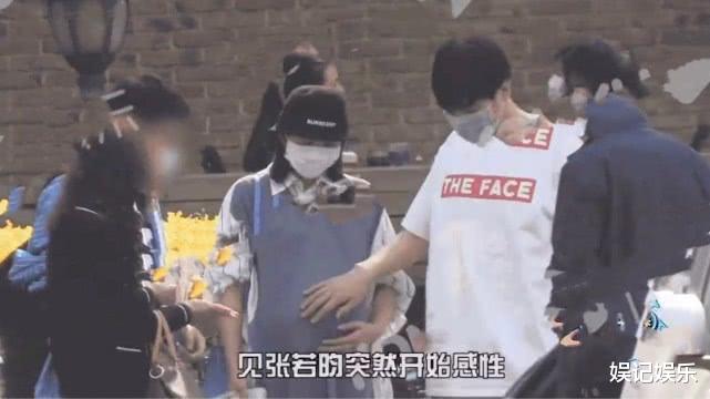 唐艺昕挺大肚出游, 张若昀全程守护, 抚摸妻子孕肚超有爱