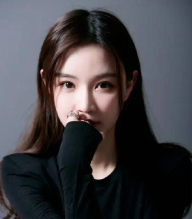 天价运费惹争议，王思聪前女友雪梨被集体投诉，无奈道歉全额退款
