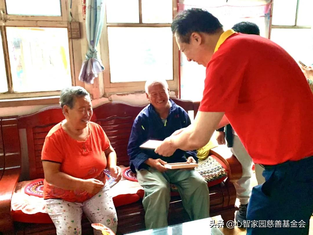 基金会与北京孤寡老人一起过中秋,携手相陪伴,独居不孤单