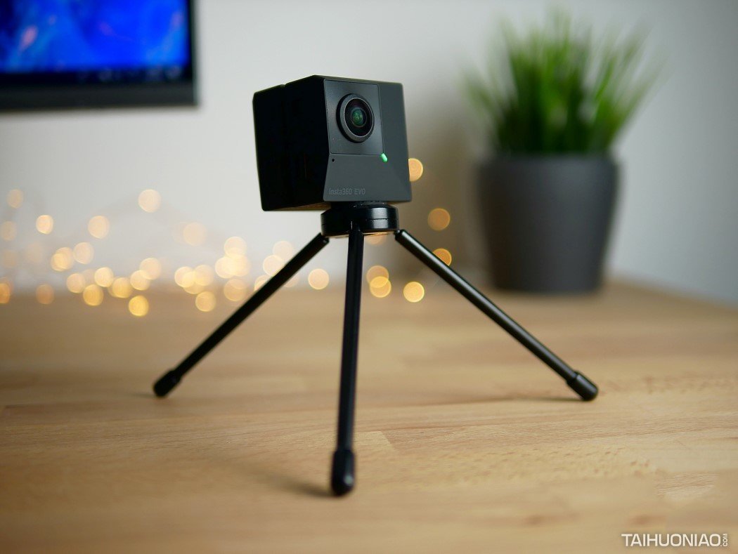 可折叠全景图裸眼3D照相机Insta360 EVO发售
