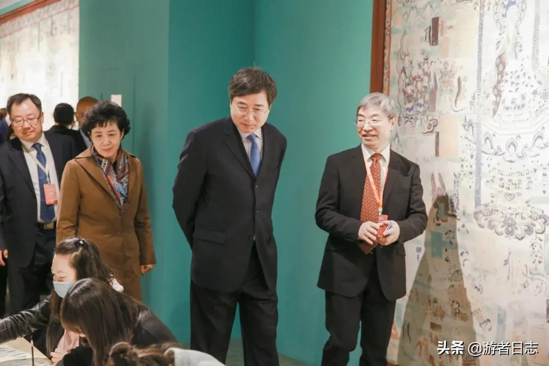 东亚文化之都活动年：中外嘉宾参观考察敦煌“一窟四展”