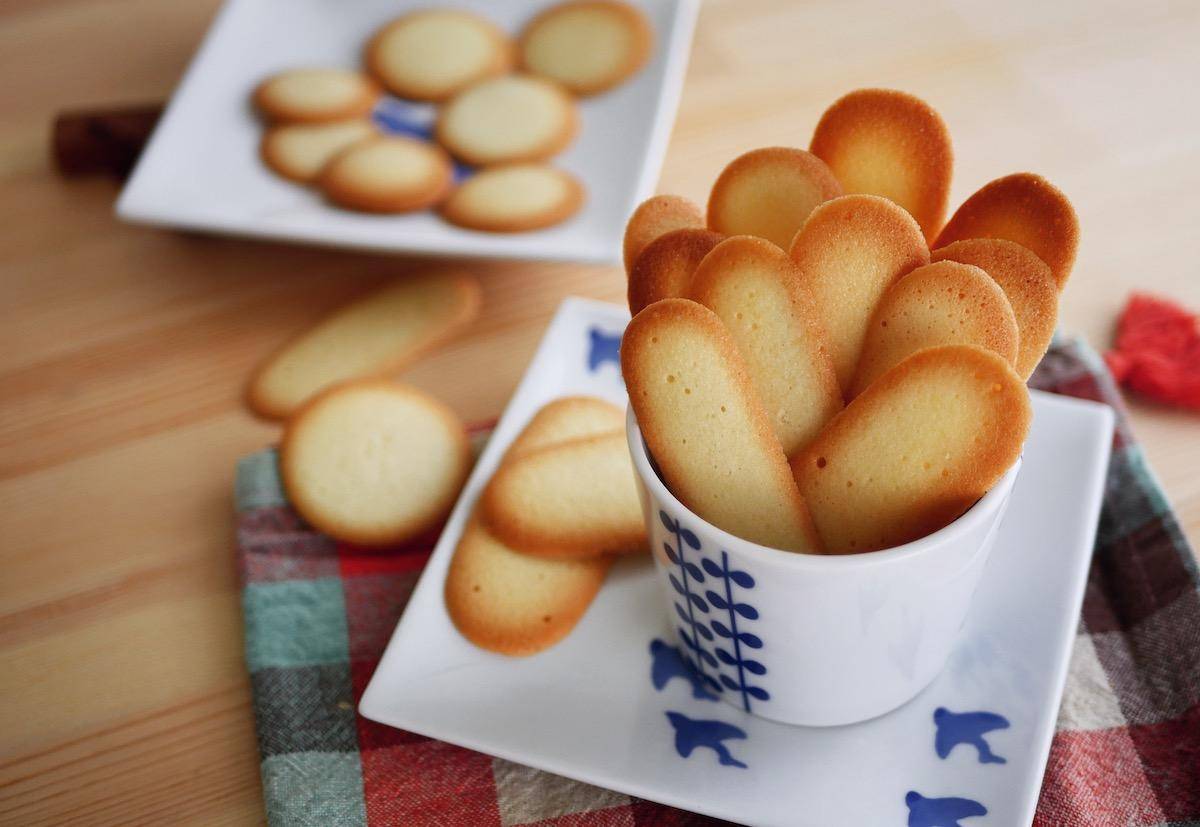 Will start a hand to abstain " white lover " chocolate, do easily simply " feline tongue " sweetmeats