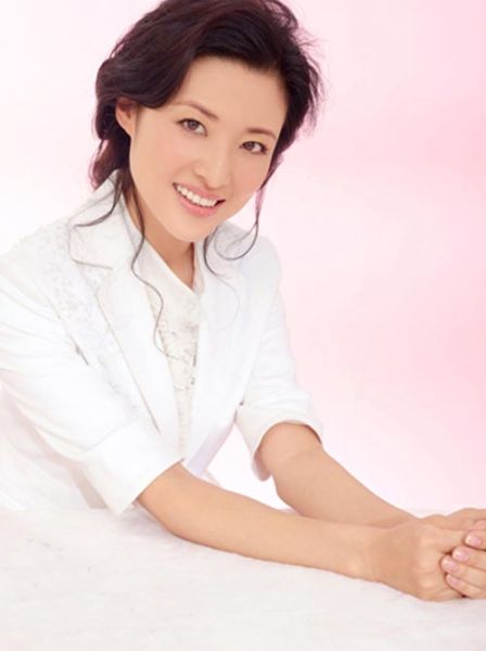 知名主持人美照一册，欣赏