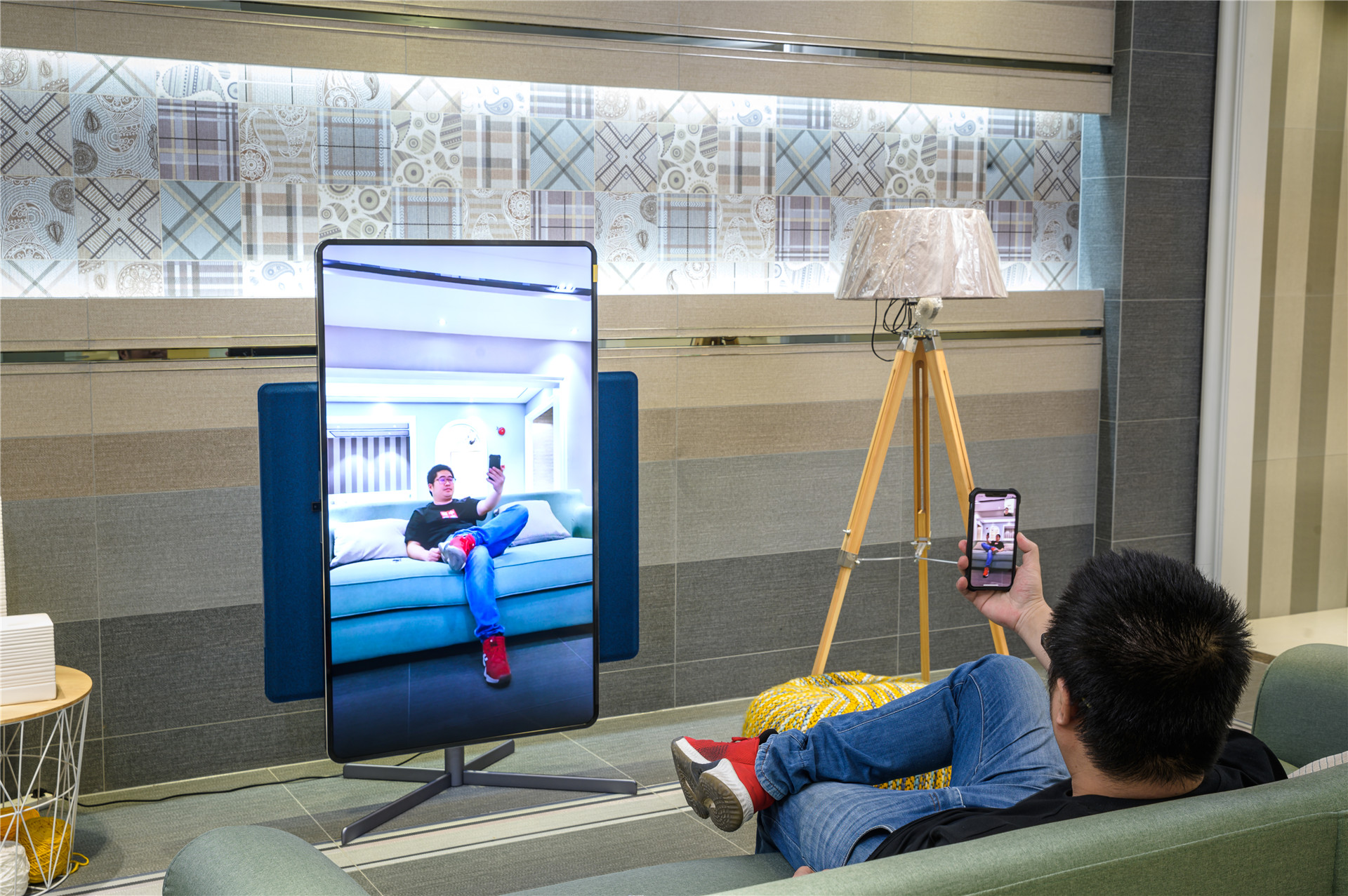 How long didn't you watch TV with family? Can rotate XESS of TV TCL · rotates Zhi Bing experiences