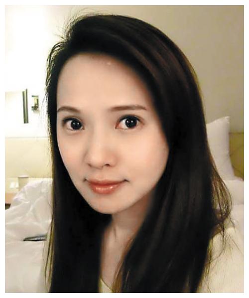 52岁伊能静近照曝光！穿着打扮似少女，曾向小10岁老公下跪求婚