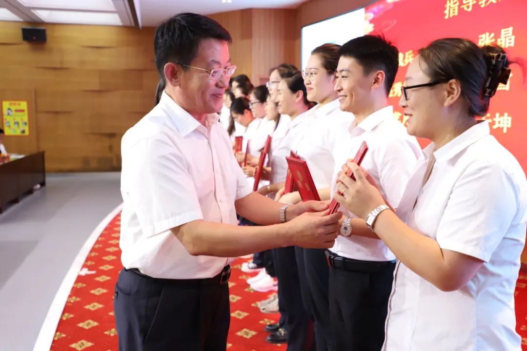 青岛通济实验学校“青蓝工程”锻造教师队伍