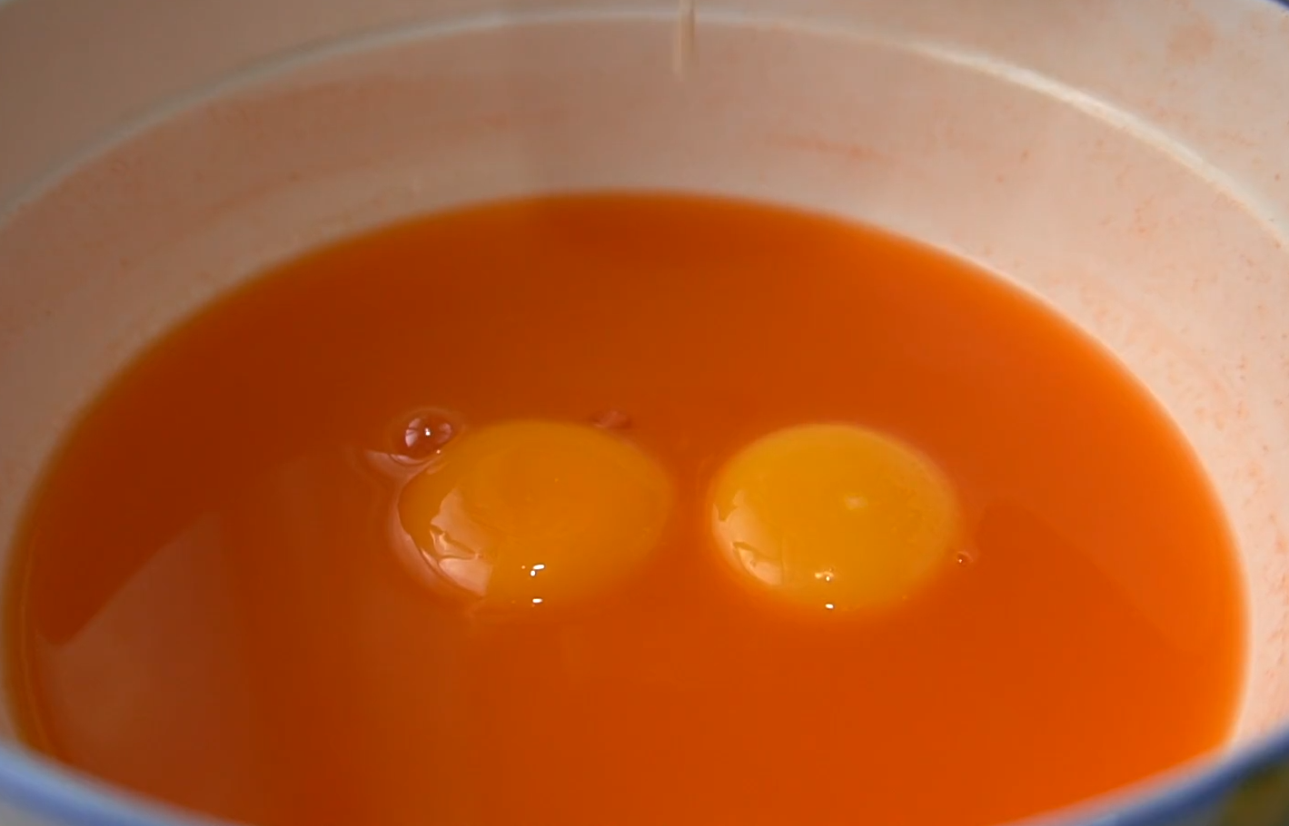 教你做蔬菜雙色水蒸蛋，口感滑嫩，營養豐富，老人孩子都愛吃