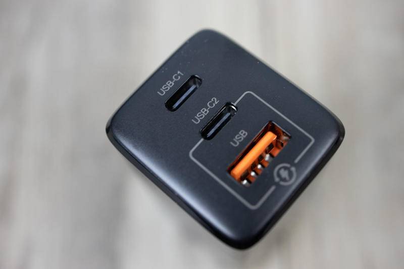 新氮化镓充电器65W极速体验，网友：小米10半小时充满电了