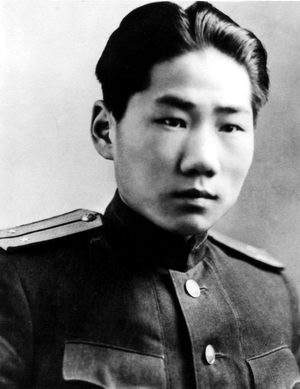 毛岸英：8岁生日失去母亲，新婚一年牺牲战场，
