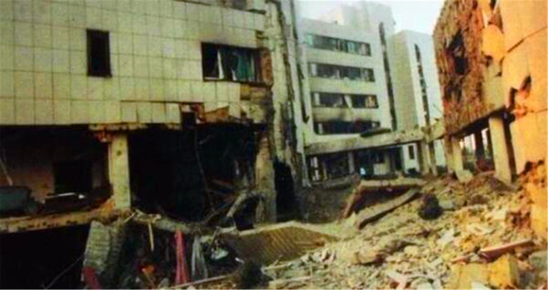 20年前大使馆被轰炸为何不反击？美如今才明白：