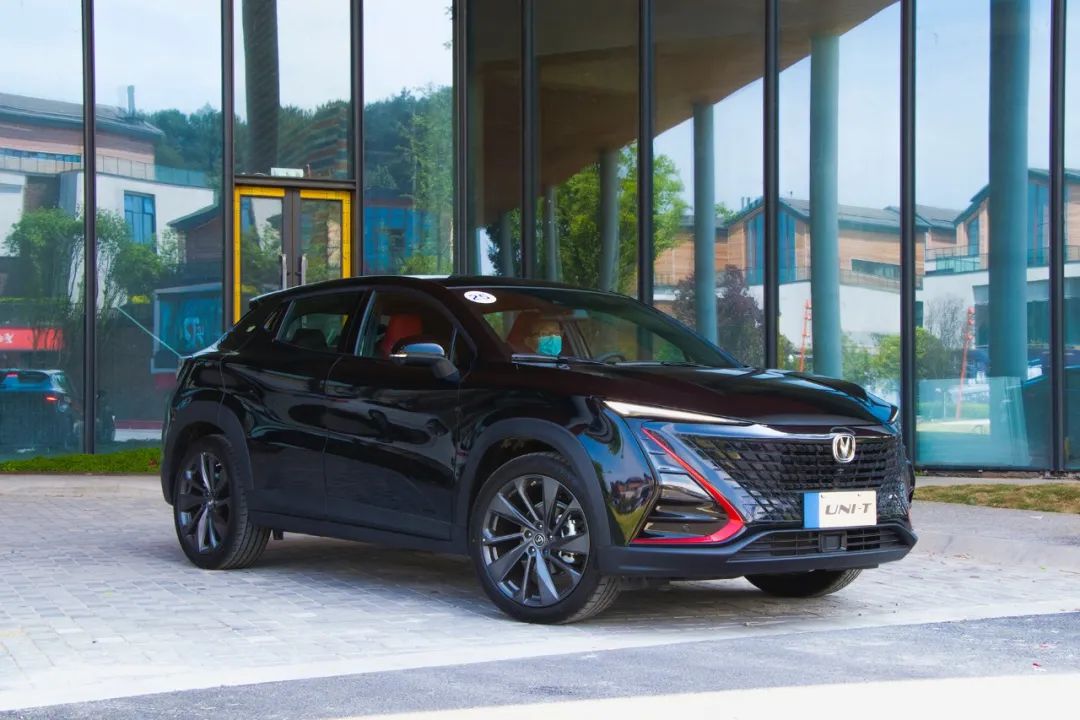 预售价11.59万起！长安UNI-T除了设计运动，开起来