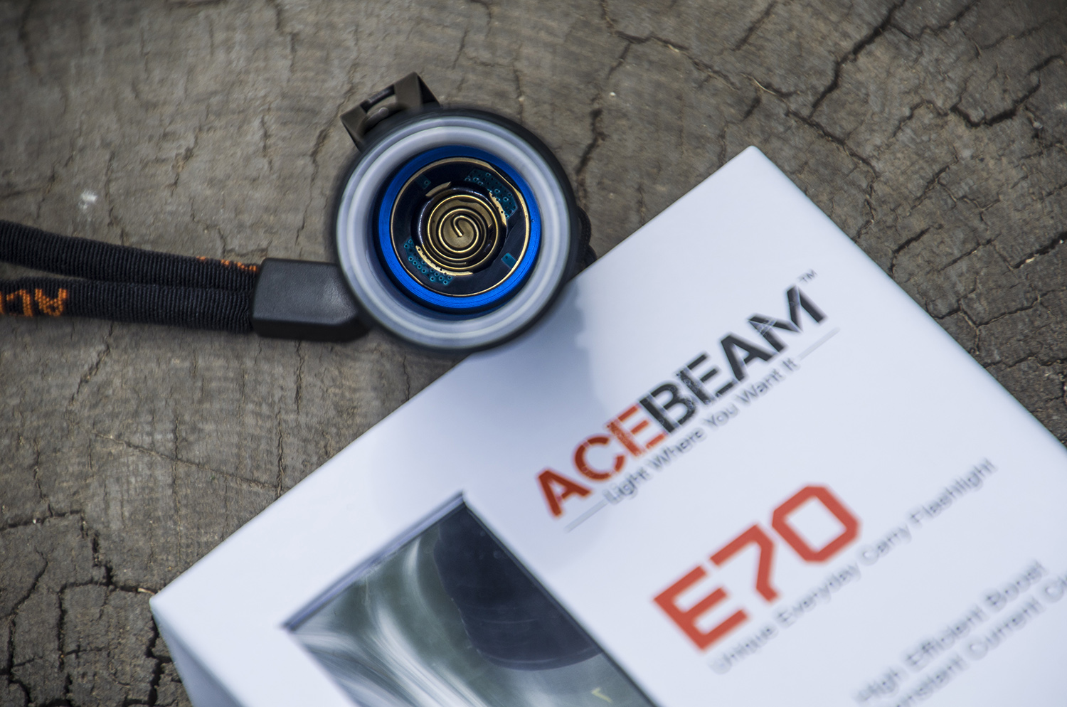 “三高”手电，高颜值、高亮度、高性能：ACEBEAM E70