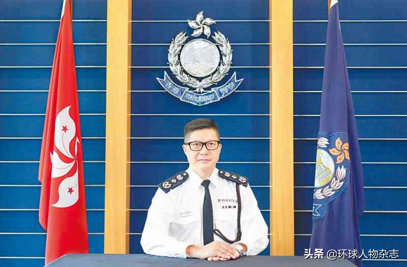 港警“一哥”履新职！不惧炸弹包裹的他，要离开工作34年的警队也动情了