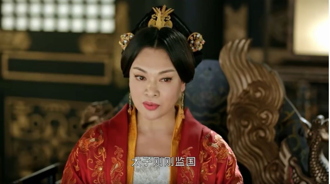 心疼49岁于和伟，与67岁赵雅芝演夫妻，哄着41岁