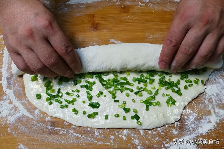 图片[9]-面粉里加一把葱 手不沾面 筷子一搅 5分钟出锅 比面包还松软-起舞食谱网