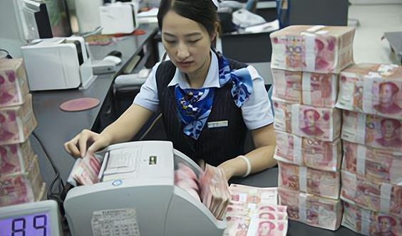 一个家庭一年能存12万，在国内算啥水平？看央行的数据