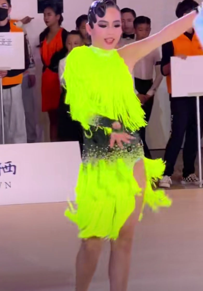 钟丽缇14岁女儿只认识王一博，张伦硕反对早恋，jaden：继父严厉