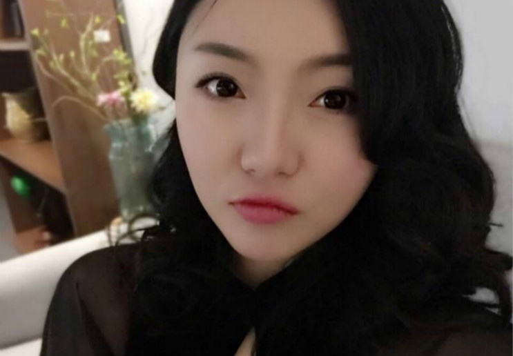 她在“非诚勿扰”站了五年，亮灯无数却一直不