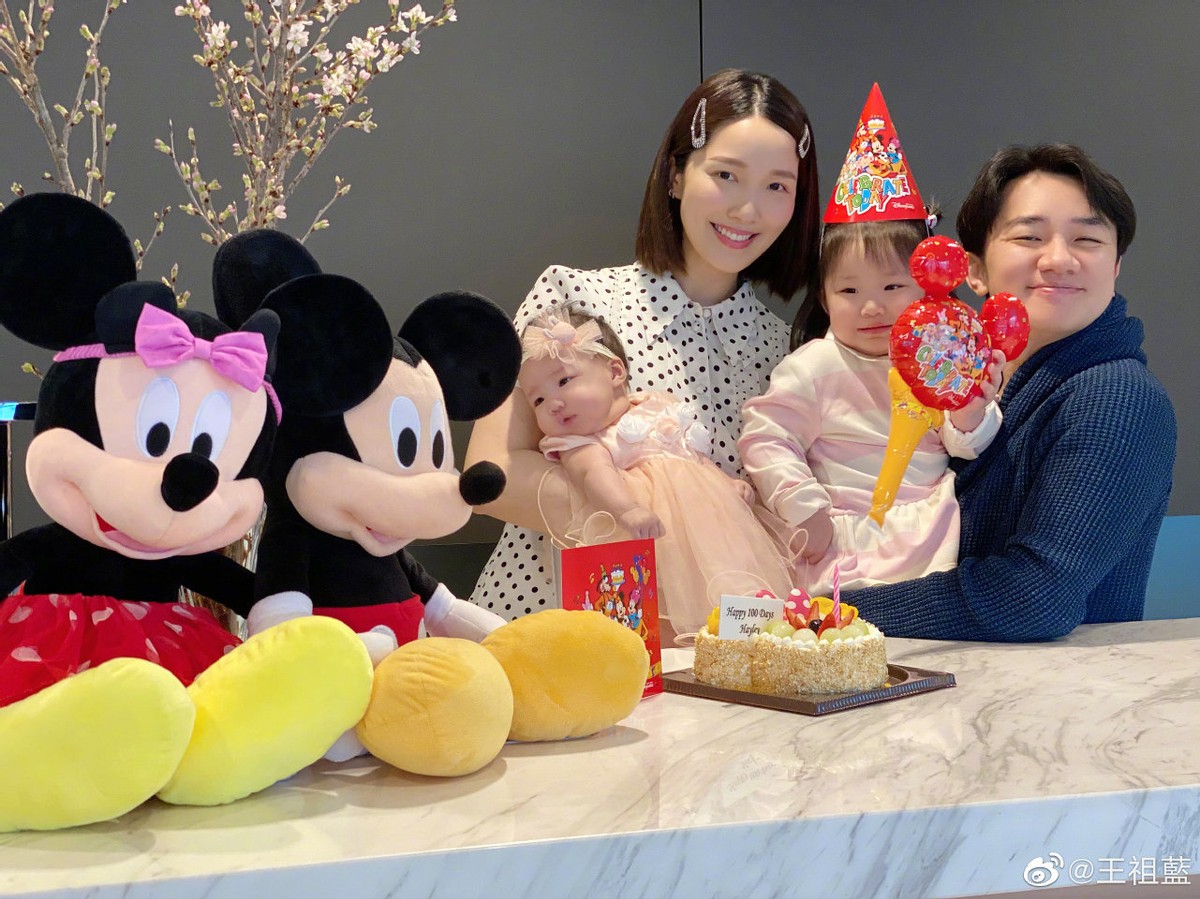 王祖藍一家慶母親節，家裡4個女的，曾言更想要兒子