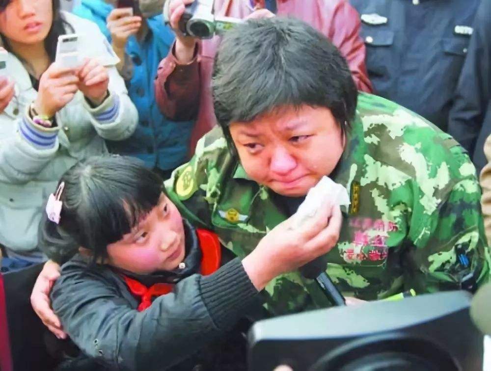 又是韩红！为河南募款3000万，与王一博连夜去郑州，抗疫暴瘦40斤