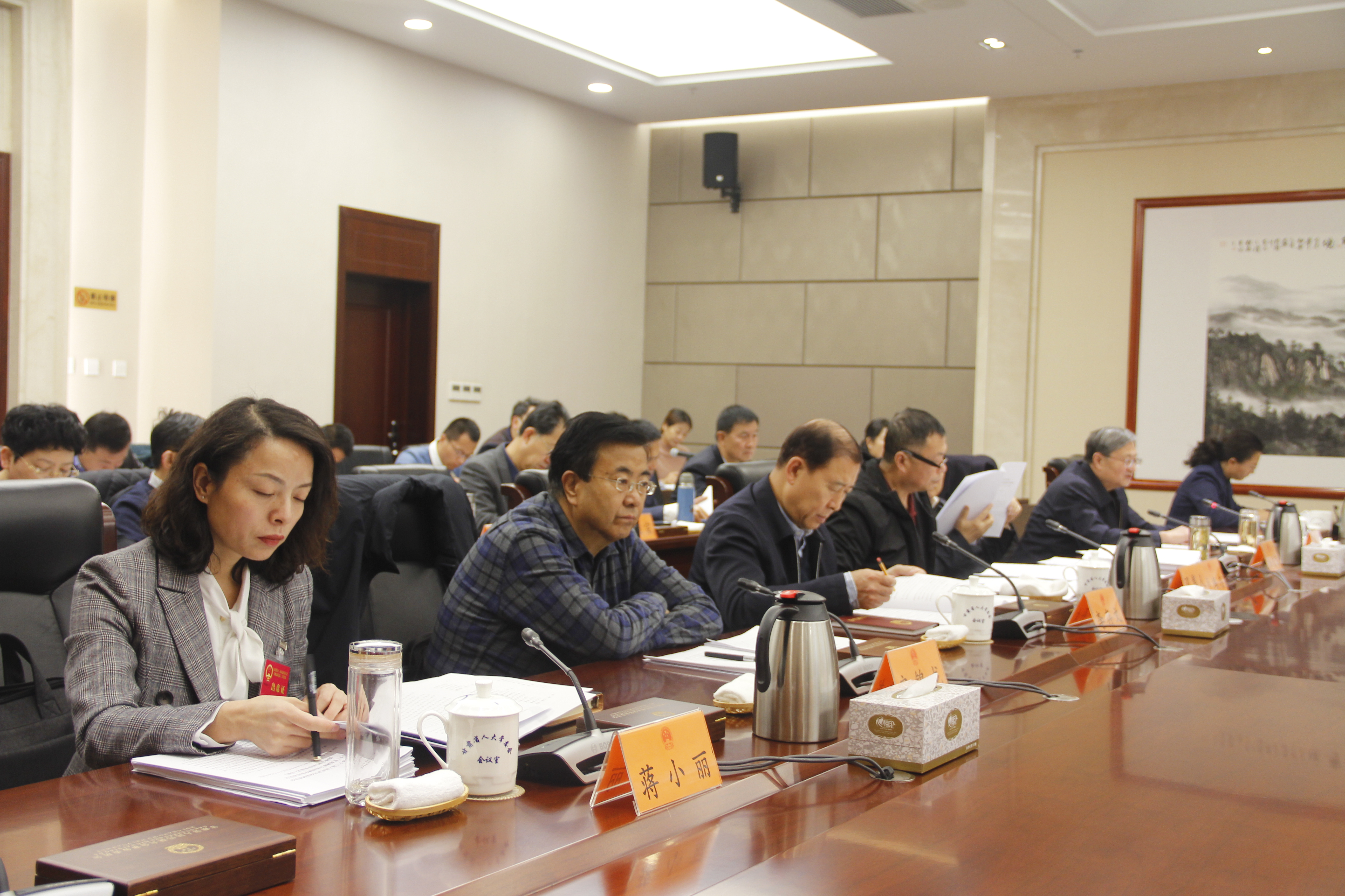 省人大常委会审议甘肃省中医药条例草案